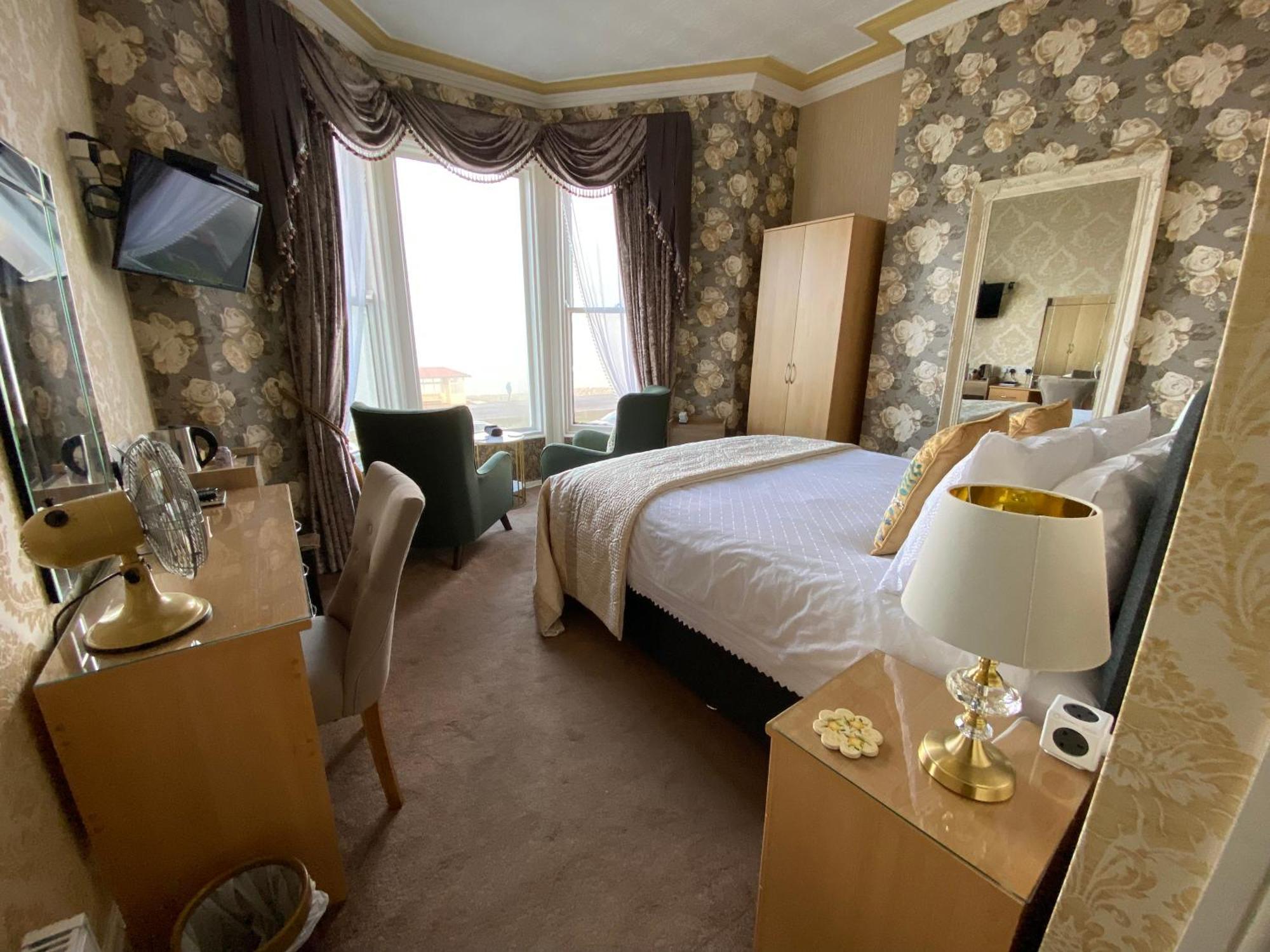 Stratford House Exclusively For Adults Otel Llandudno Dış mekan fotoğraf