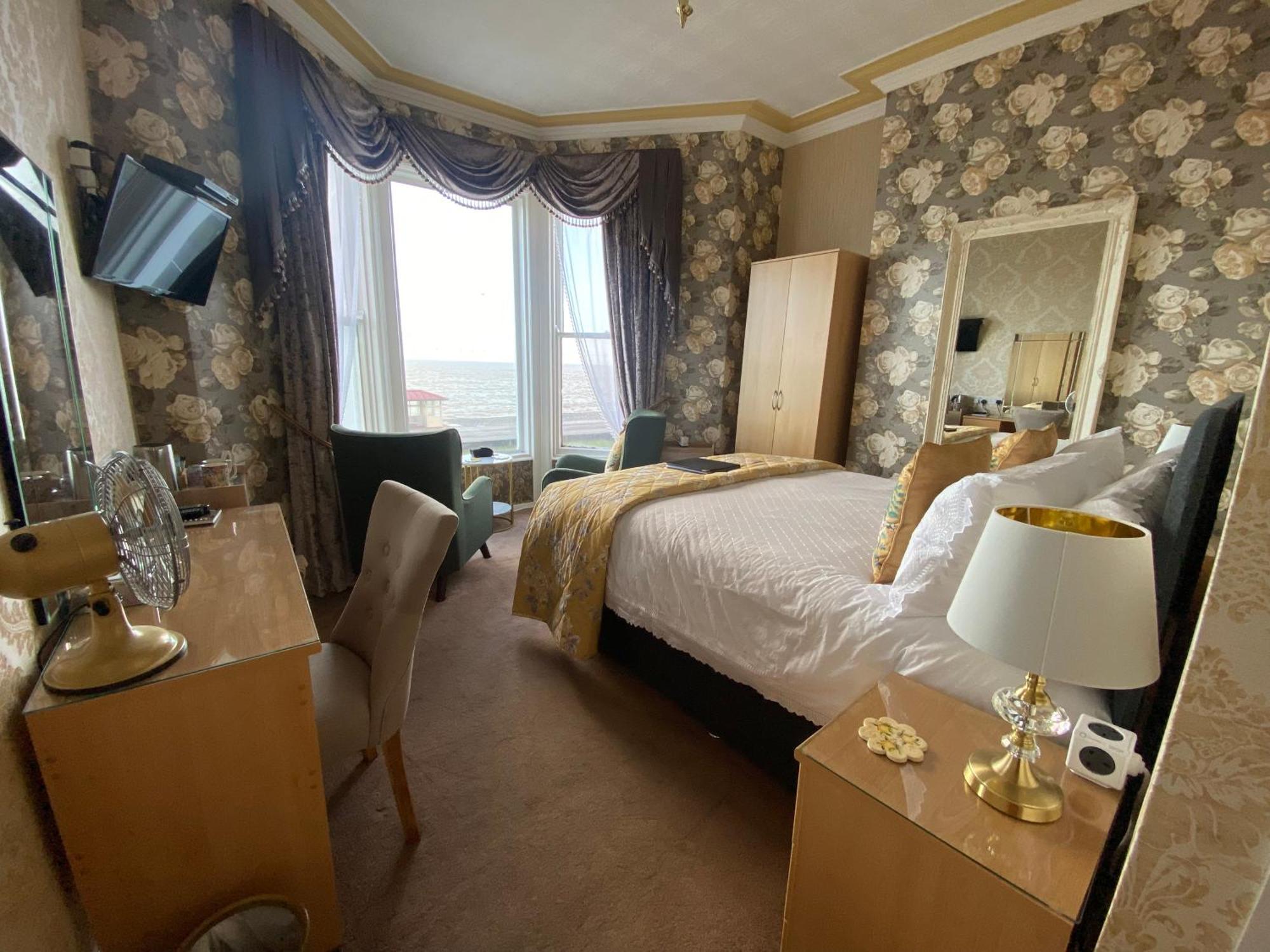 Stratford House Exclusively For Adults Otel Llandudno Dış mekan fotoğraf